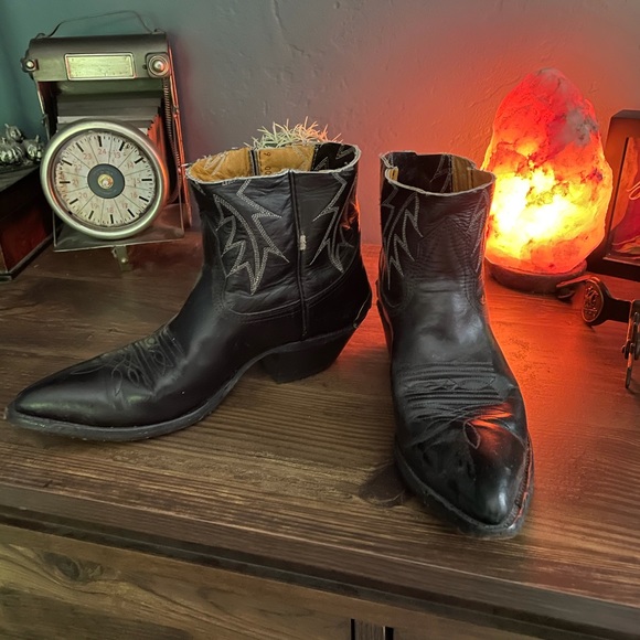 Black cut off cowboy boots - Picture 3 of 3